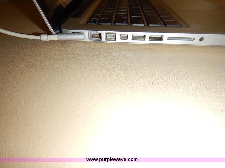 image for item AV9638 Apple MacBook Pro laptop