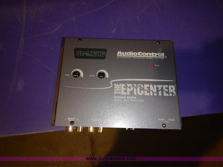 image for item AV9647 Assorted car audio equipment