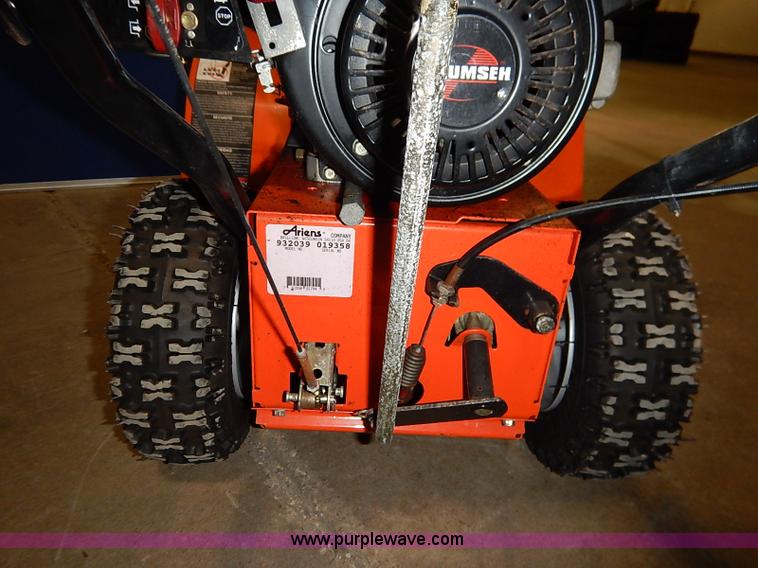 image for item AV9648 Ariens 624 snow blower