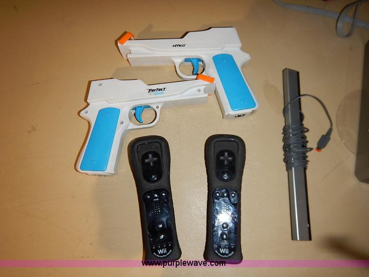 image for item AV9666 Wii game system