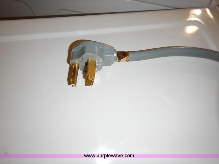 image for item AV9672 Assorted appliances