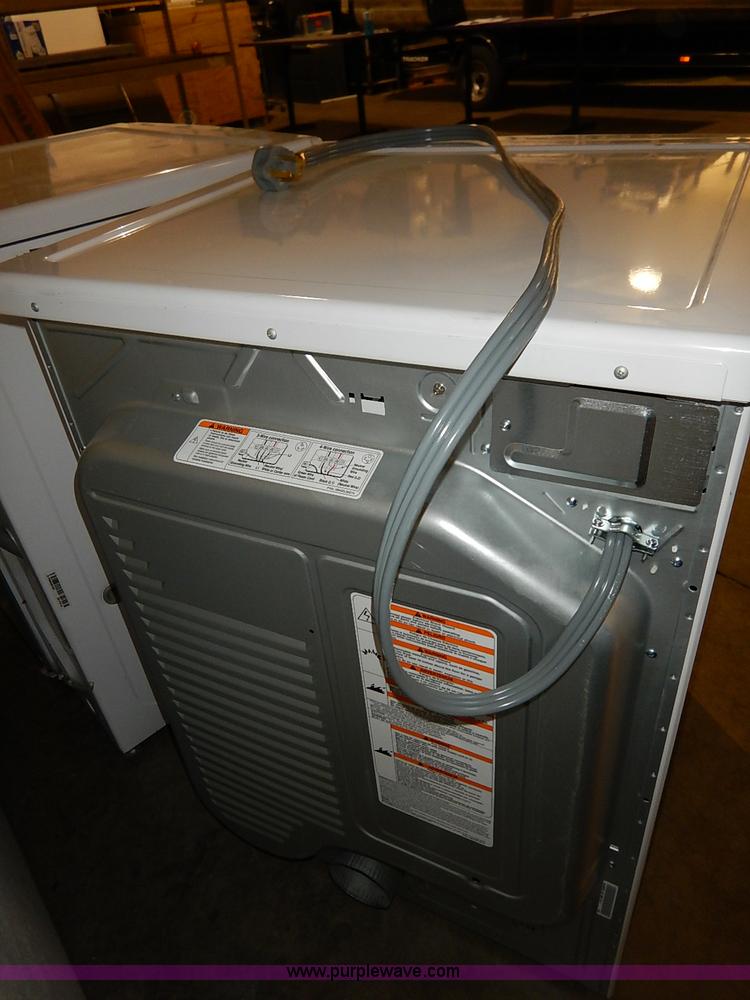 image for item AV9672 Assorted appliances