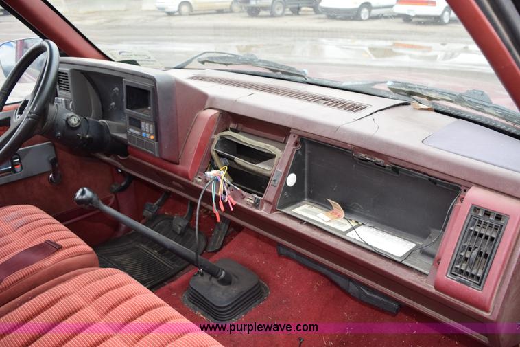 image for item I8542 1991 Chevrolet 1500 pickup truck