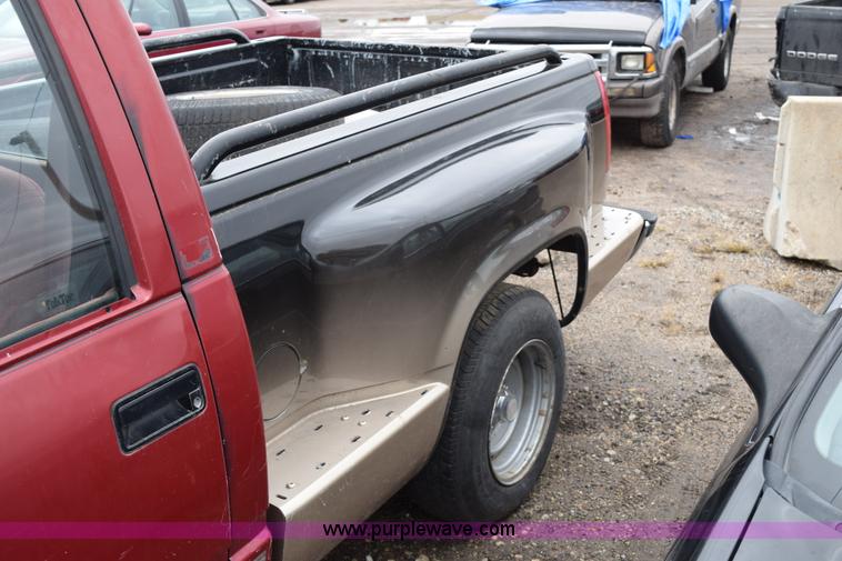 image for item I8542 1991 Chevrolet 1500 pickup truck