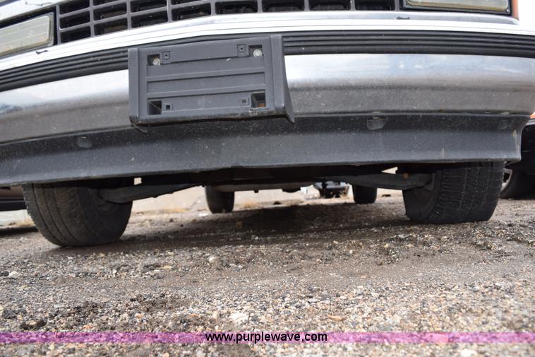 image for item I8542 1991 Chevrolet 1500 pickup truck