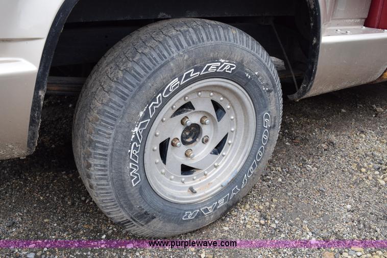 image for item I8542 1991 Chevrolet 1500 pickup truck