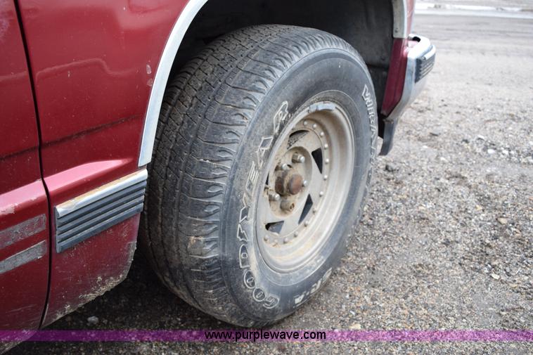 image for item I8542 1991 Chevrolet 1500 pickup truck