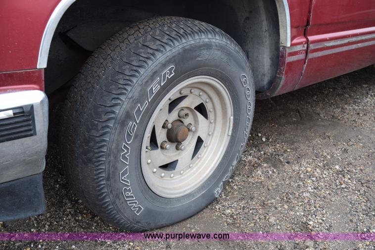 image for item I8542 1991 Chevrolet 1500 pickup truck