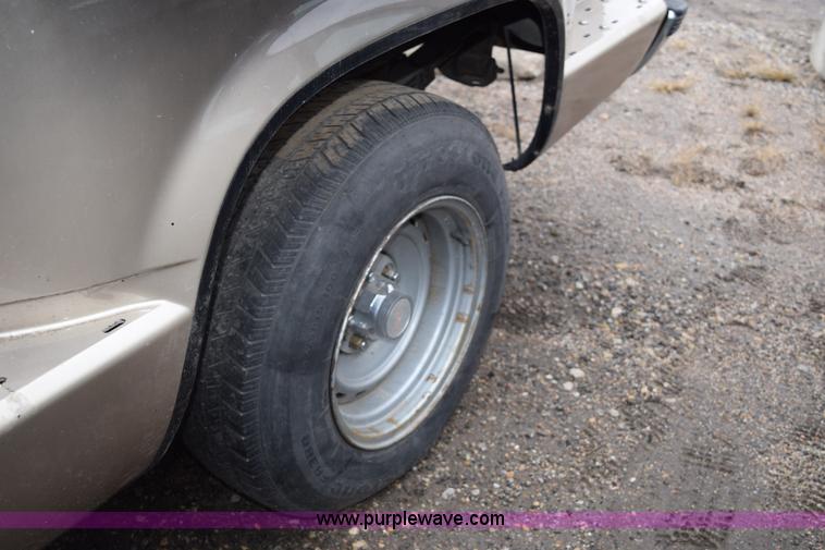 image for item I8542 1991 Chevrolet 1500 pickup truck