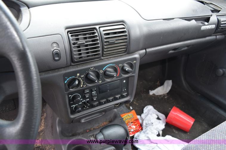 image for item I8543 1998 Dodge Neon Highline