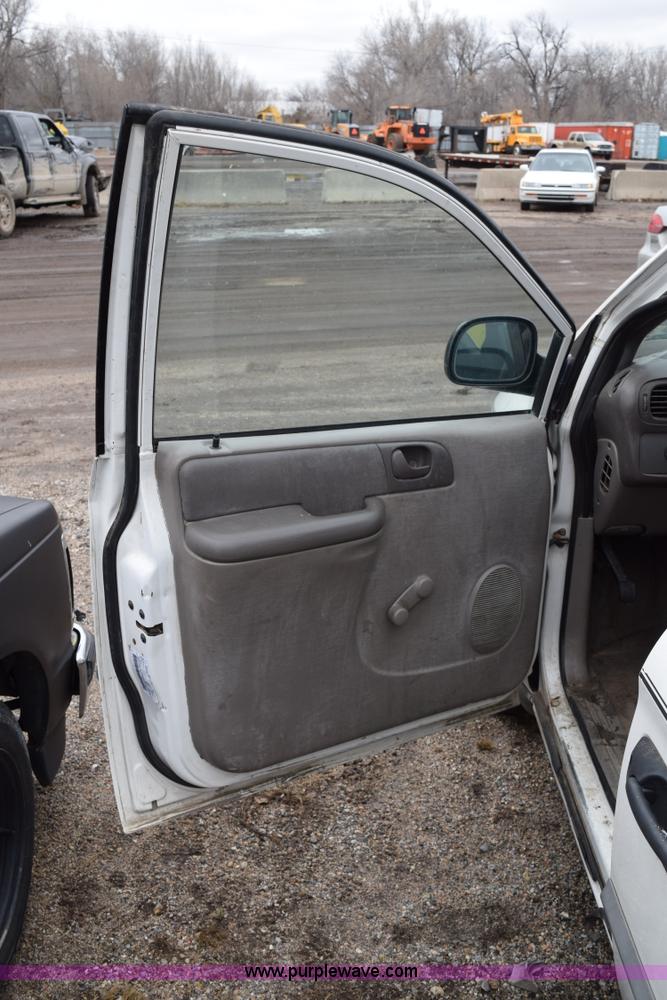 image for item I8545 2001 Dodge Grand Caravan SE van