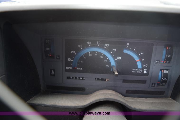 image for item I8546 1992 GMC Sonoma pickup truck