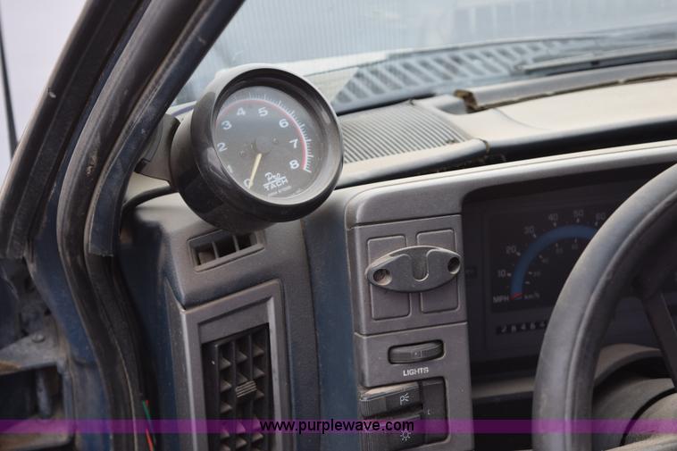 image for item I8546 1992 GMC Sonoma pickup truck