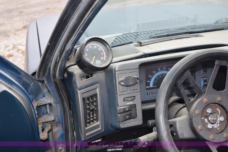 image for item I8546 1992 GMC Sonoma pickup truck