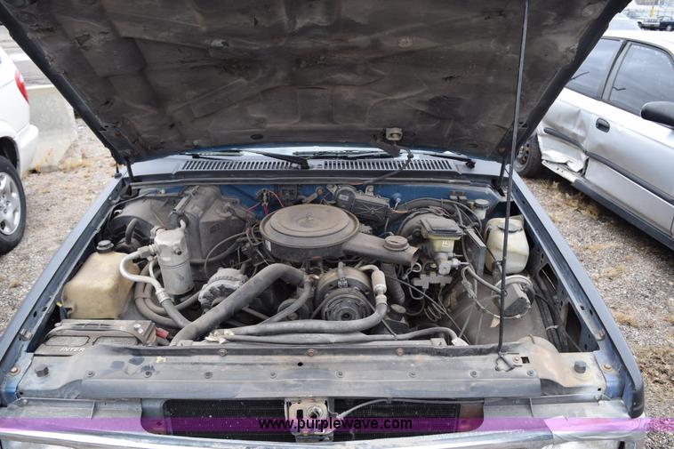 image for item I8546 1992 GMC Sonoma pickup truck