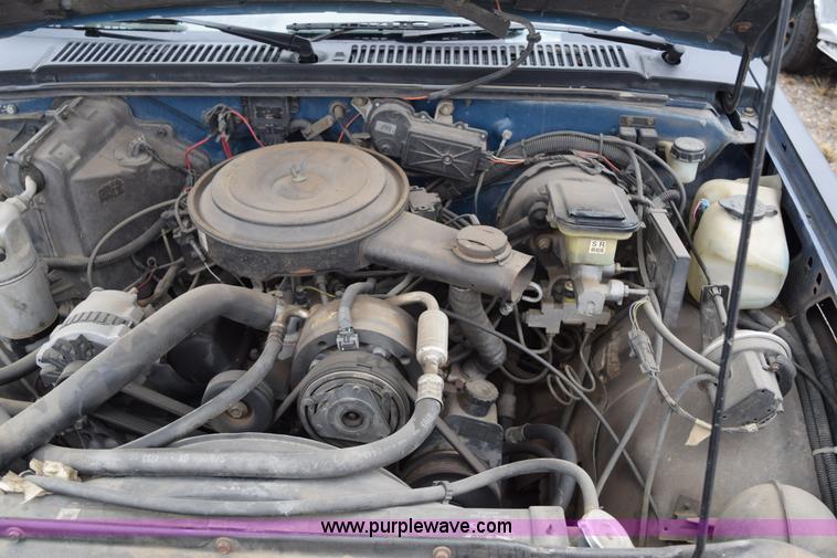 image for item I8546 1992 GMC Sonoma pickup truck