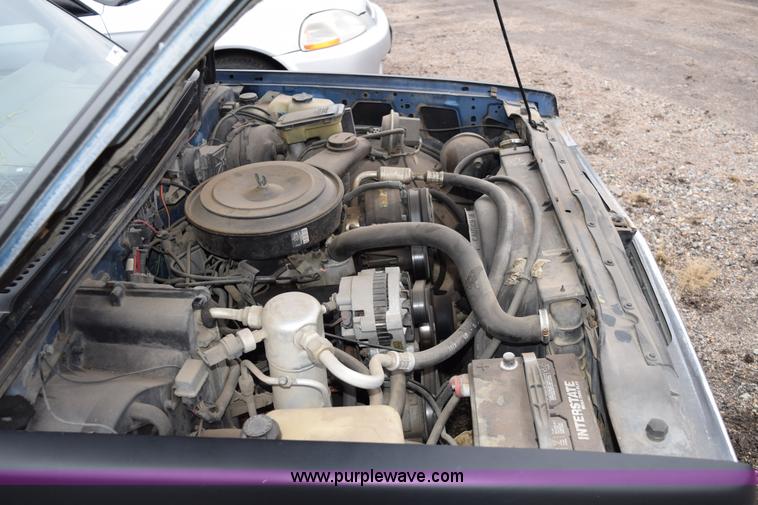 image for item I8546 1992 GMC Sonoma pickup truck