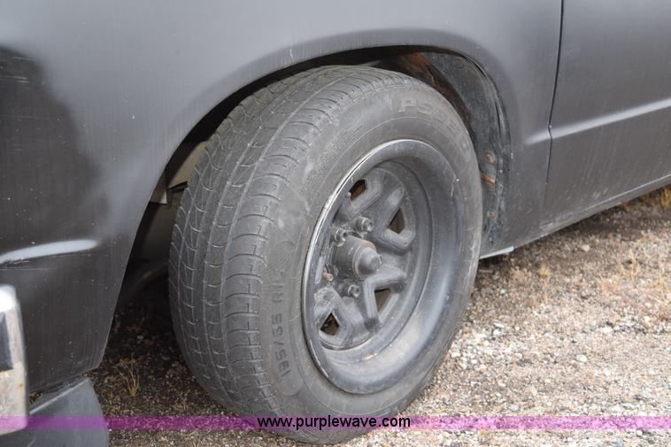 image for item I8546 1992 GMC Sonoma pickup truck