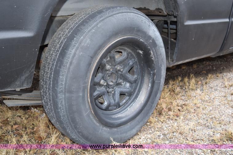 image for item I8546 1992 GMC Sonoma pickup truck