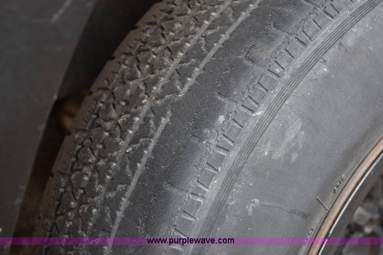 image for item I8546 1992 GMC Sonoma pickup truck