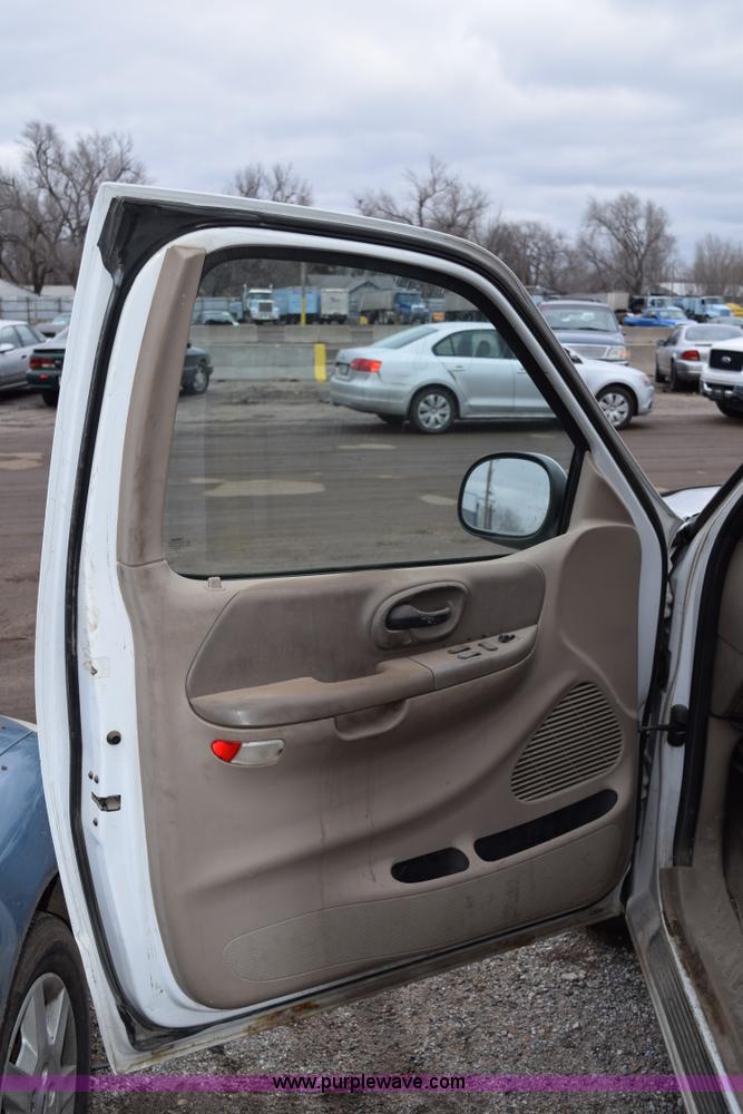 image for item I8551 2000 Ford F150 SuperCab pickup truck