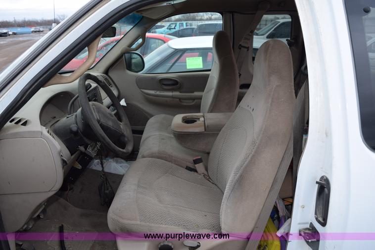 image for item I8551 2000 Ford F150 SuperCab pickup truck