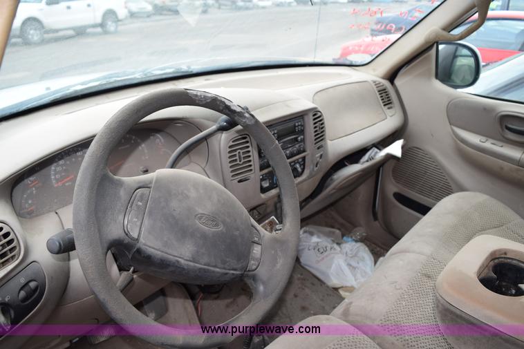 image for item I8551 2000 Ford F150 SuperCab pickup truck