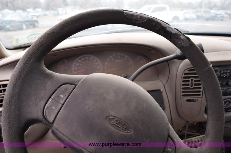 image for item I8551 2000 Ford F150 SuperCab pickup truck