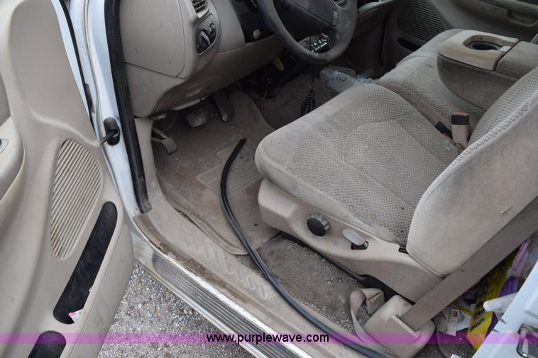 image for item I8551 2000 Ford F150 SuperCab pickup truck