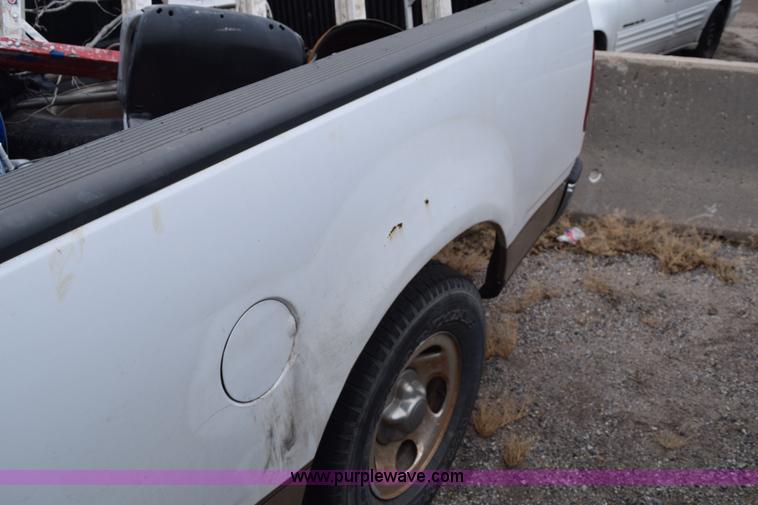 image for item I8551 2000 Ford F150 SuperCab pickup truck