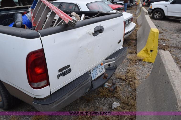image for item I8551 2000 Ford F150 SuperCab pickup truck