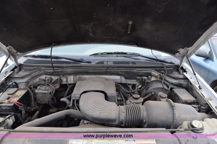 image for item I8551 2000 Ford F150 SuperCab pickup truck