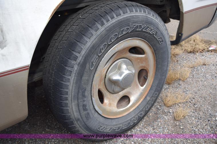 image for item I8551 2000 Ford F150 SuperCab pickup truck