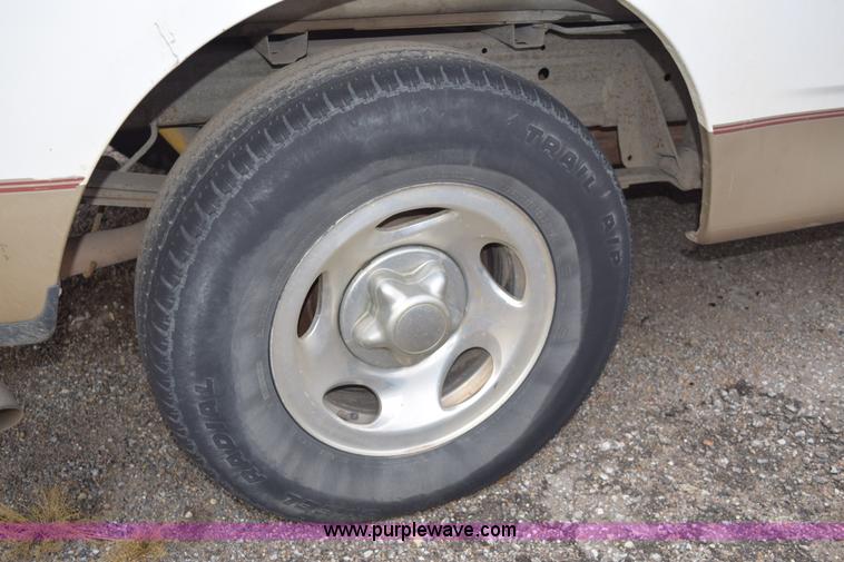 image for item I8551 2000 Ford F150 SuperCab pickup truck