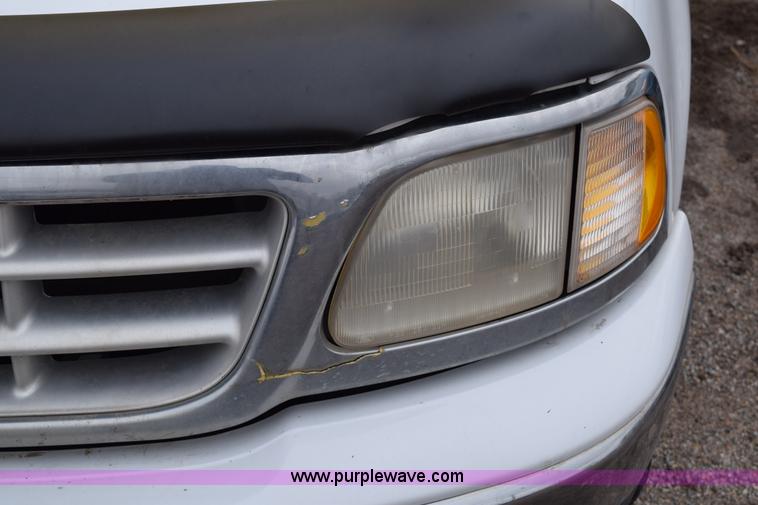 image for item I8551 2000 Ford F150 SuperCab pickup truck