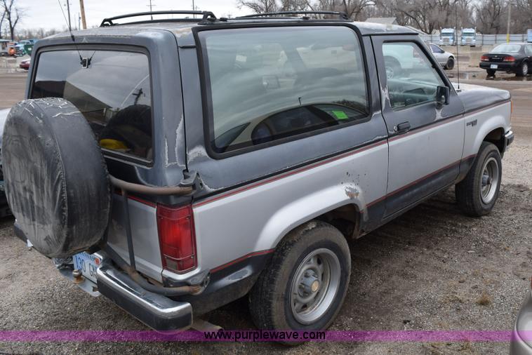 image for item I8553 1989 Ford Bronco II SUV
