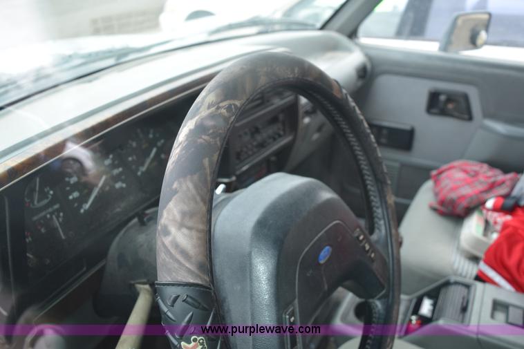 image for item I8553 1989 Ford Bronco II SUV