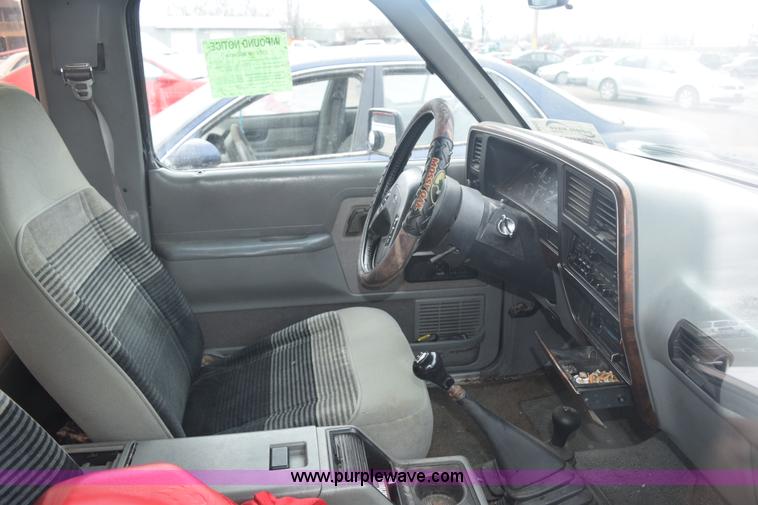 image for item I8553 1989 Ford Bronco II SUV