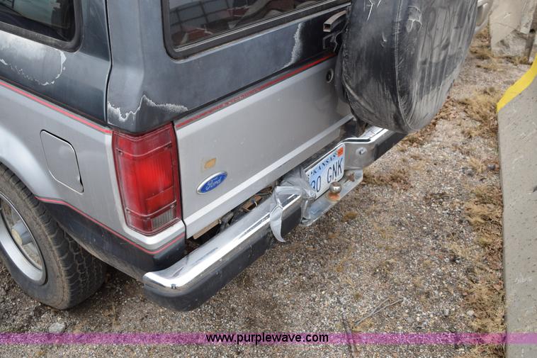 image for item I8553 1989 Ford Bronco II SUV