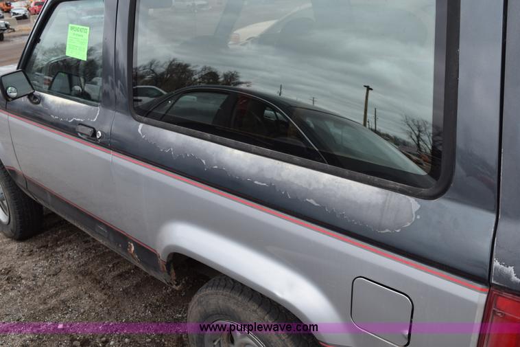 image for item I8553 1989 Ford Bronco II SUV