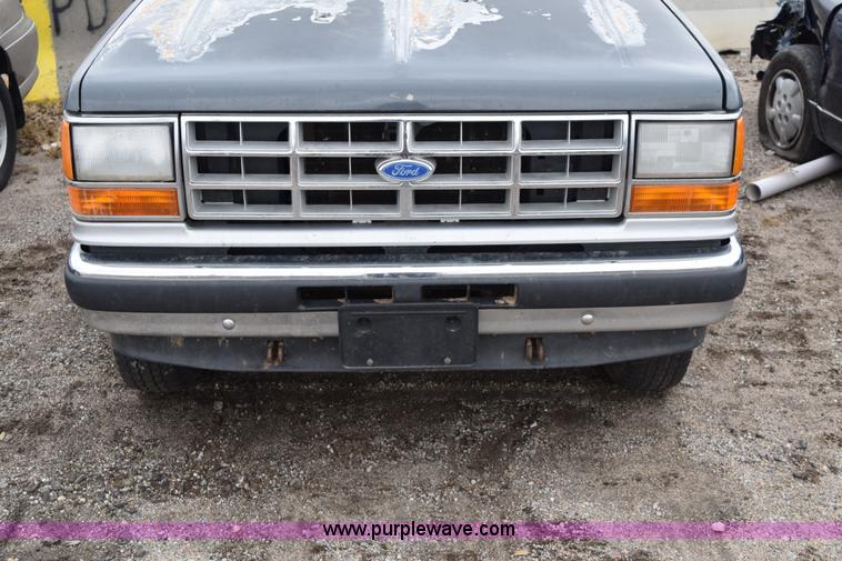 image for item I8553 1989 Ford Bronco II SUV