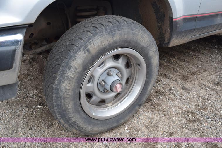 image for item I8553 1989 Ford Bronco II SUV