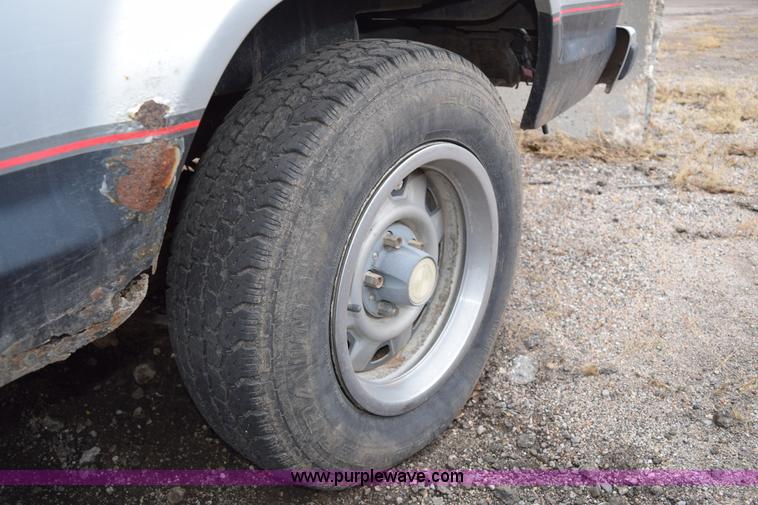 image for item I8553 1989 Ford Bronco II SUV