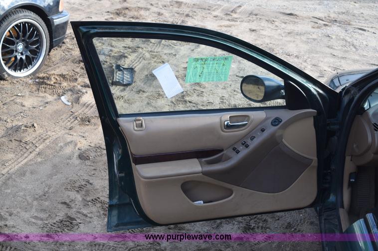 image for item I8555 1999 Chrysler Cirrus LXi