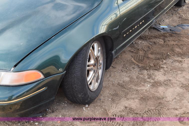 image for item I8555 1999 Chrysler Cirrus LXi