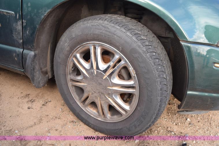 image for item I8555 1999 Chrysler Cirrus LXi