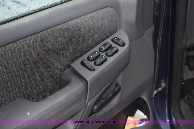 image for item I8567 2003 Ford Explorer XLS SUV
