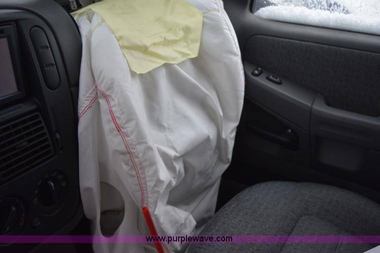 image for item I8567 2003 Ford Explorer XLS SUV