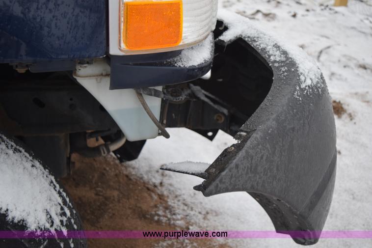 image for item I8567 2003 Ford Explorer XLS SUV