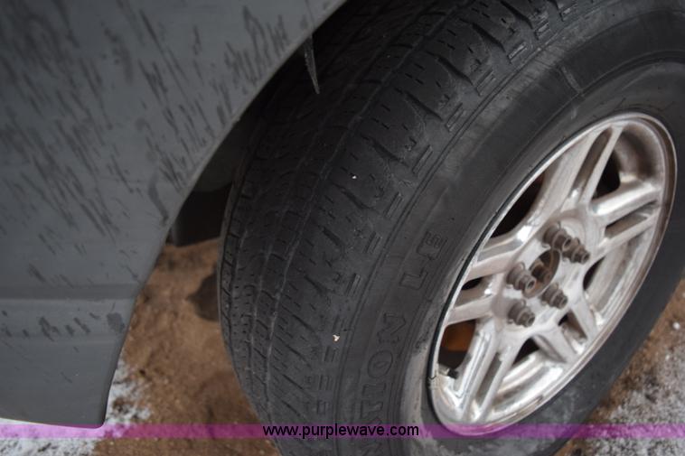 image for item I8567 2003 Ford Explorer XLS SUV